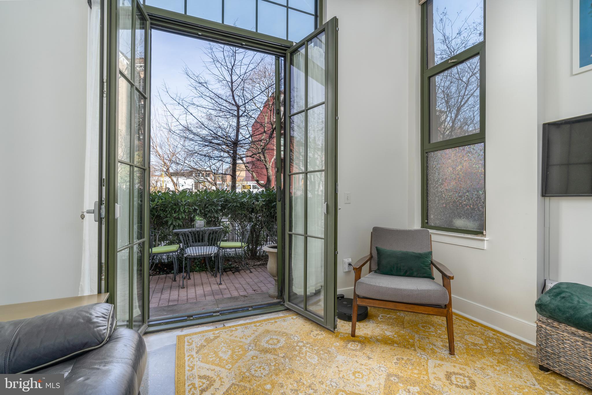 910 M St NW #112