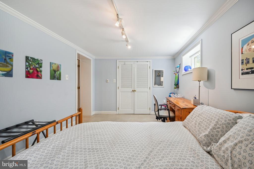 2808 29th Pl NW