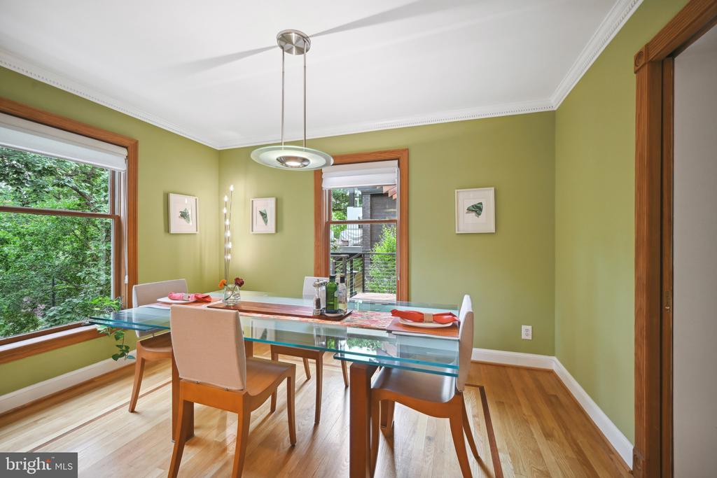 2808 29th Pl NW