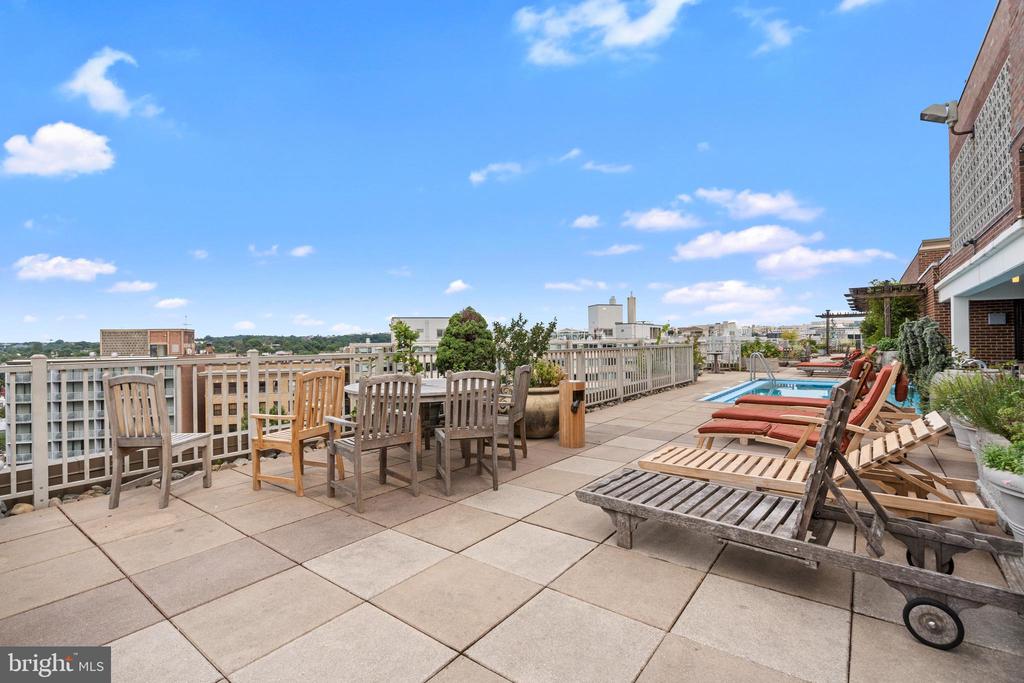1301 20th St NW #607
