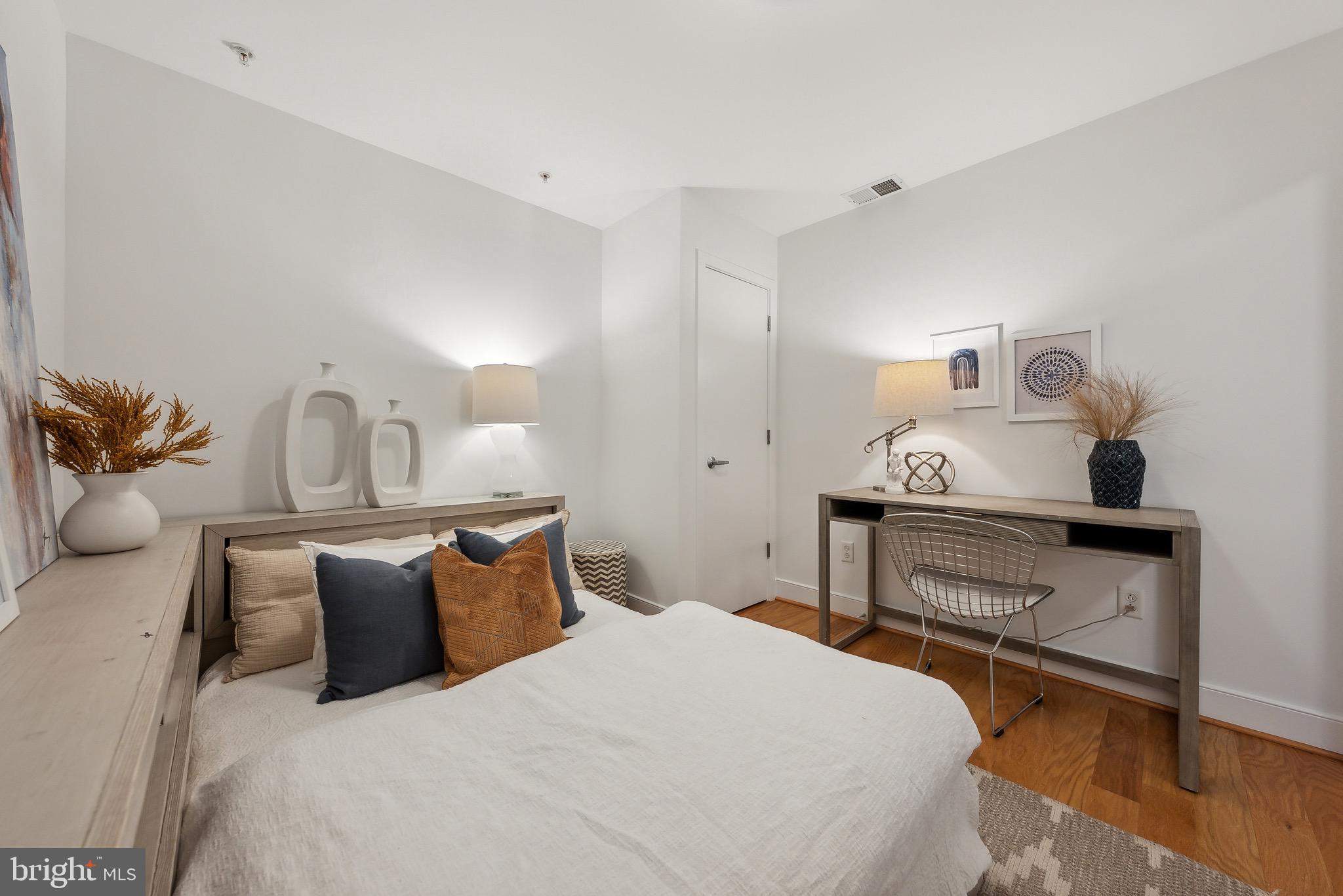 910 M St NW #609