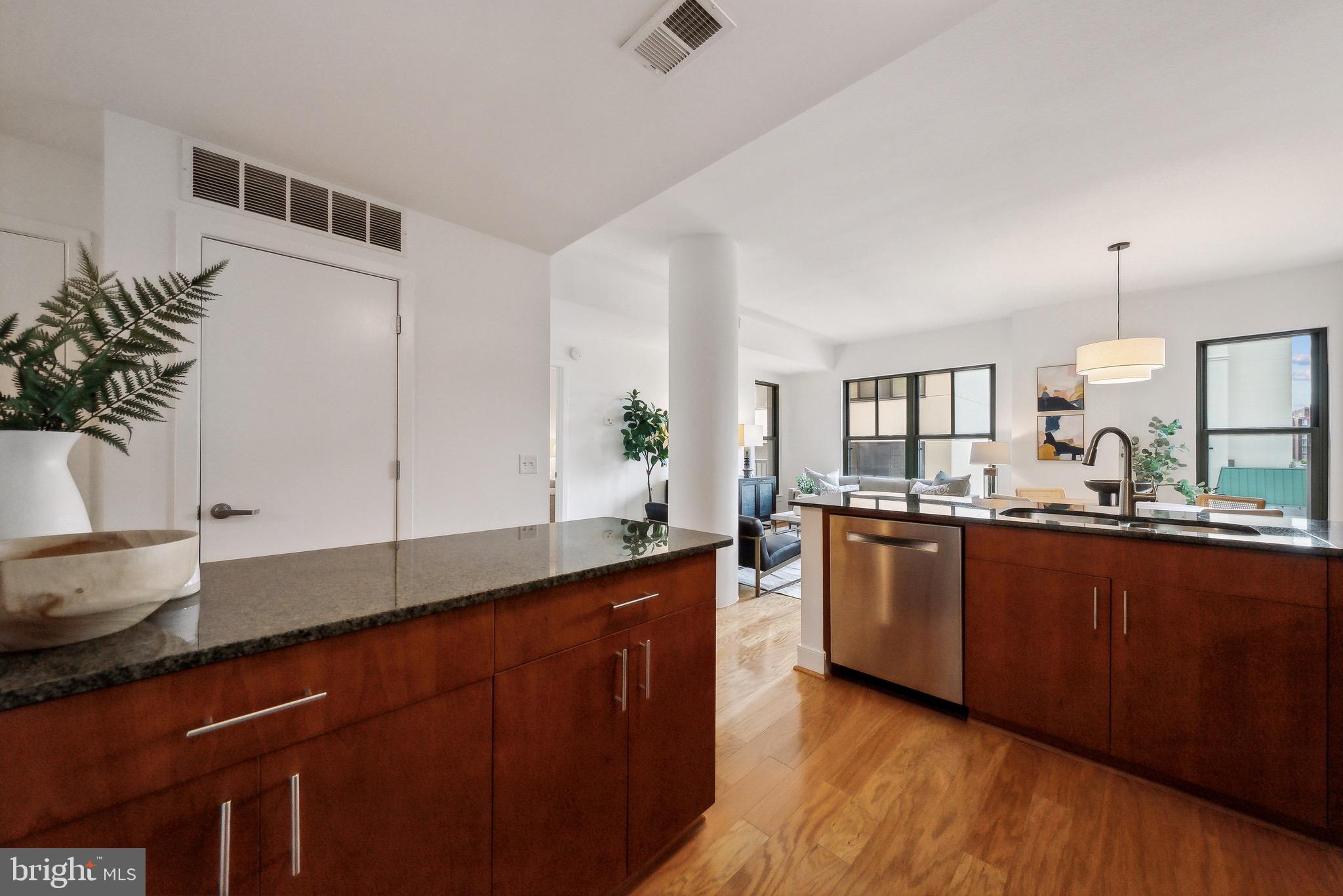 910 M St NW #609