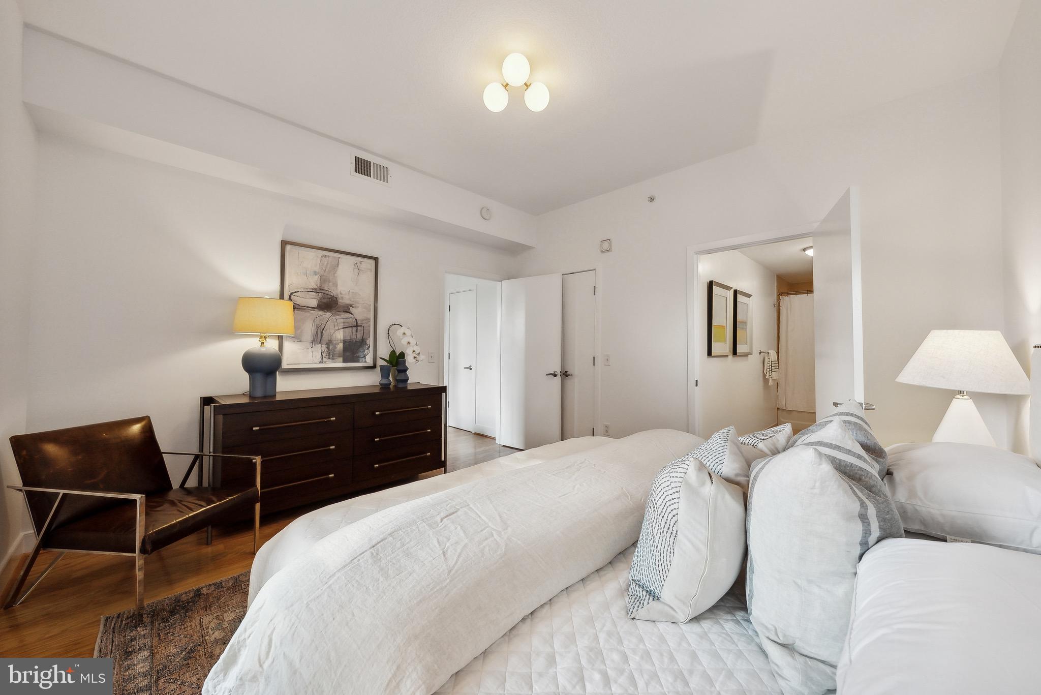 910 M St NW #609