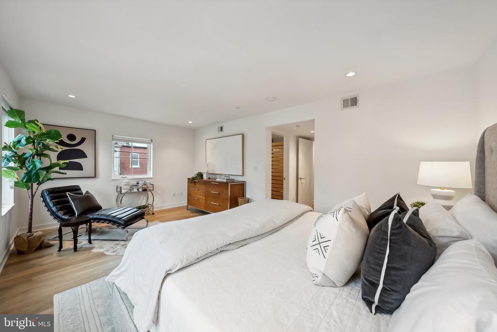 131 W St NW