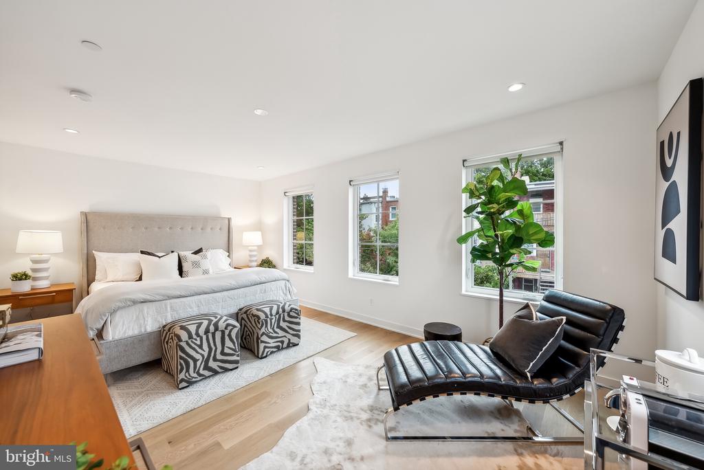 131 W St NW