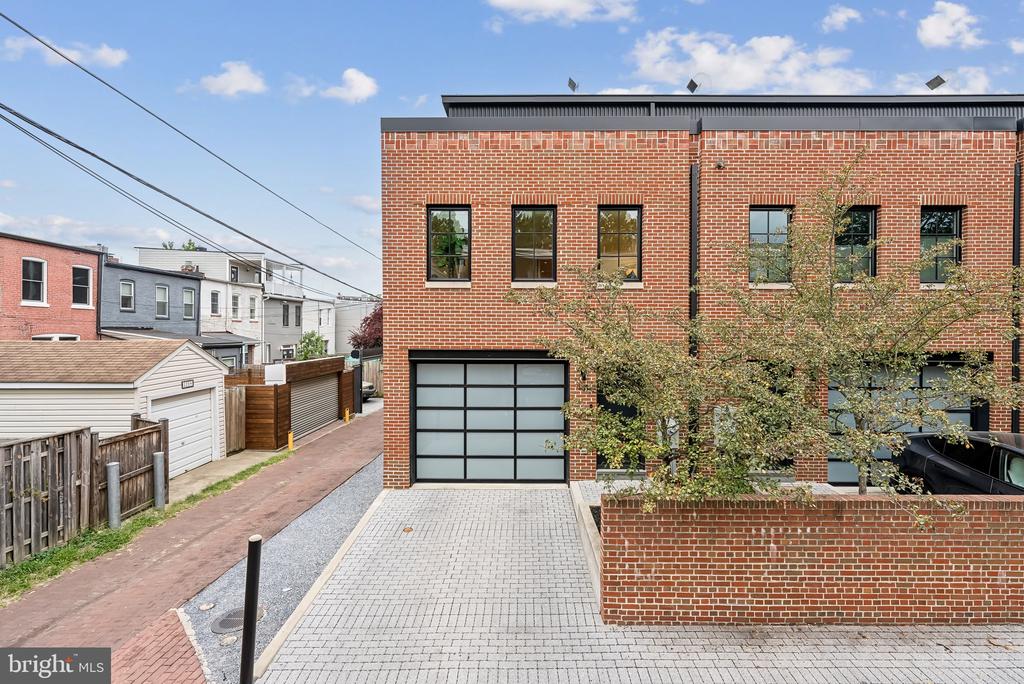131 W St NW