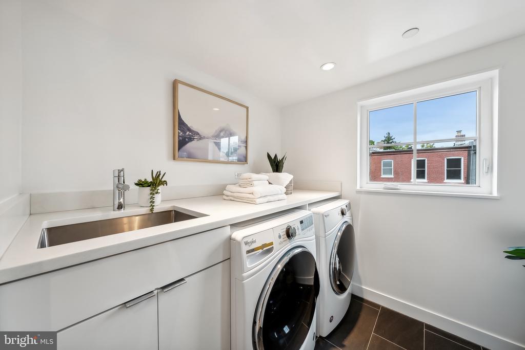 131 W St NW