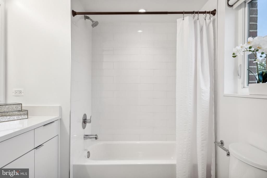 131 W St NW