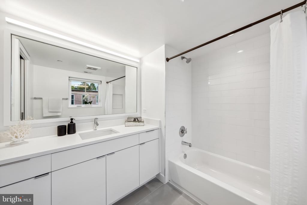 131 W St NW