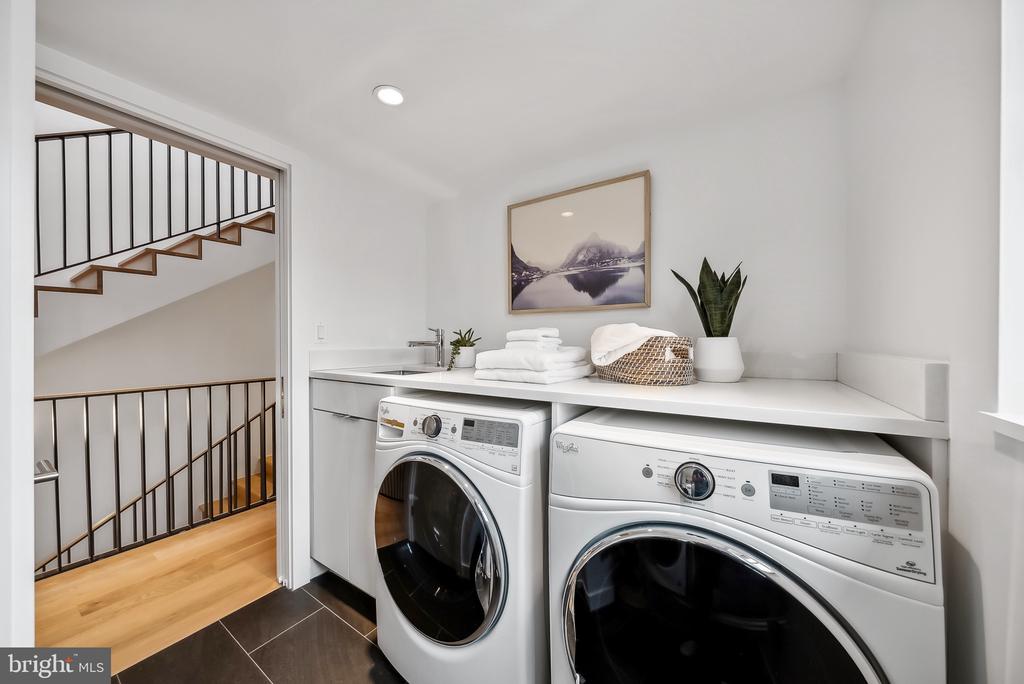 131 W St NW