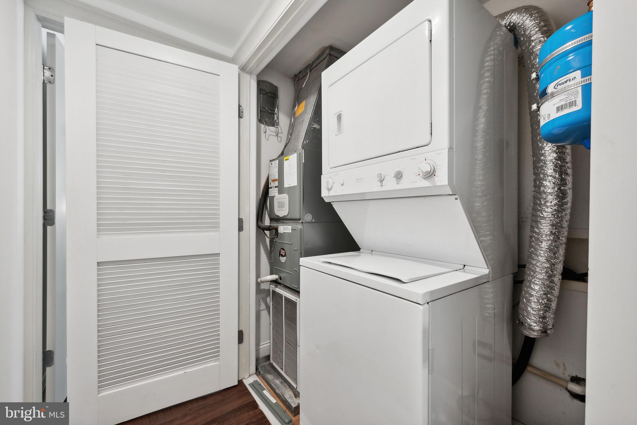 1354 Euclid St NW #101b