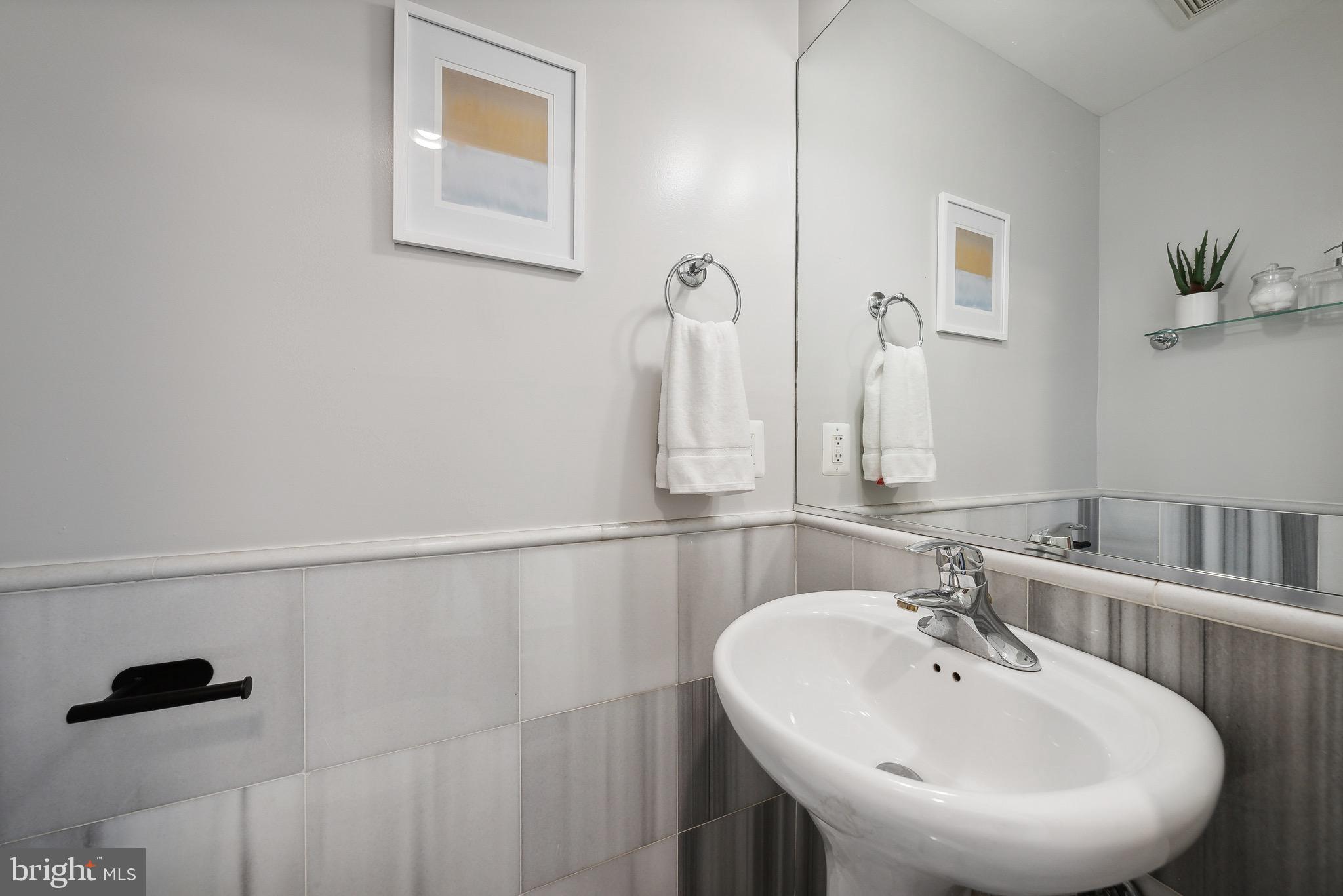 1354 Euclid St NW #101b