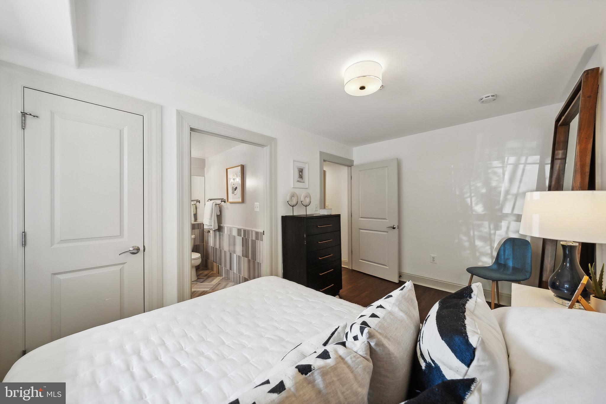 1354 Euclid St NW #101b