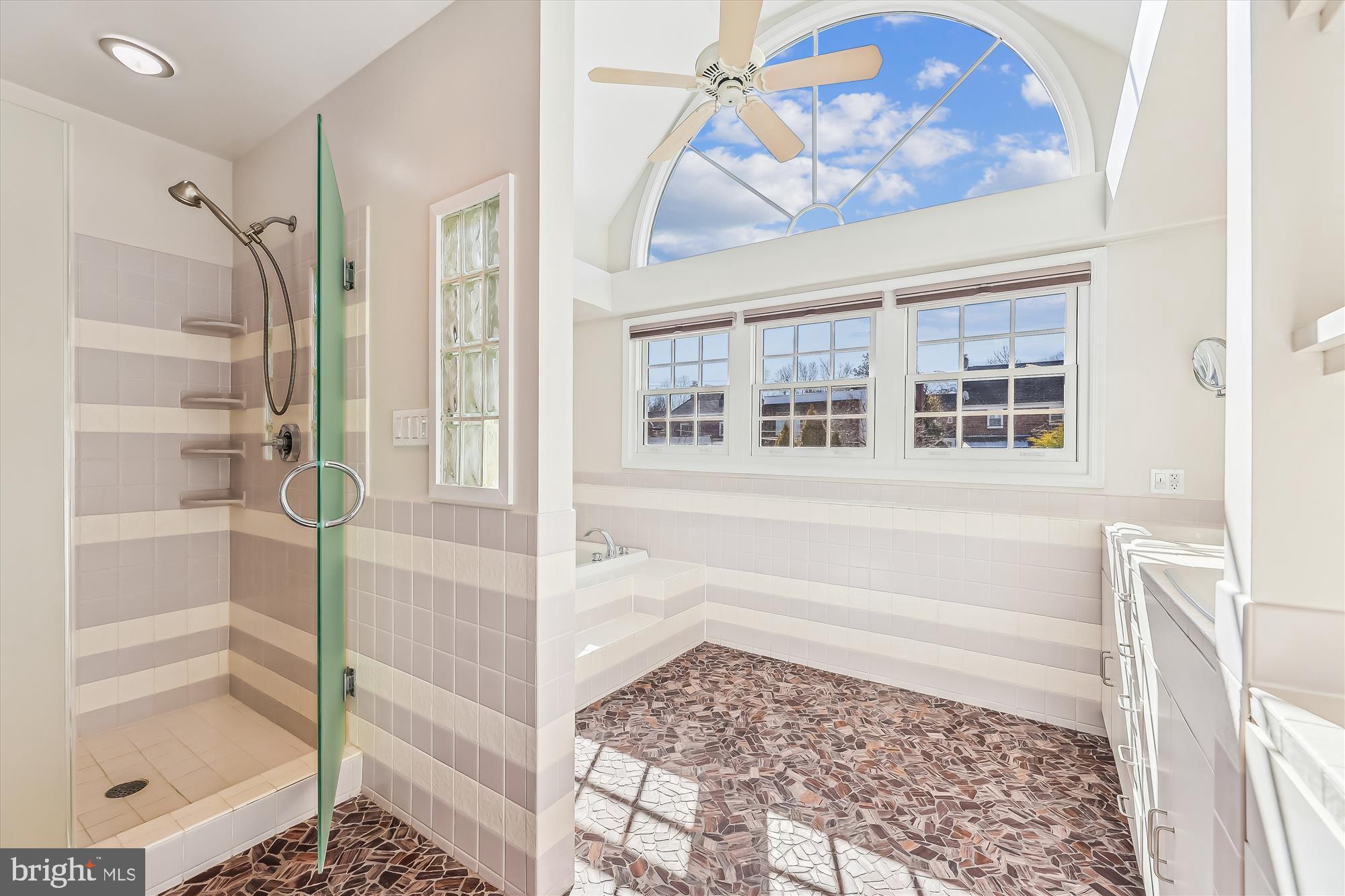 4522 Albemarle St NW