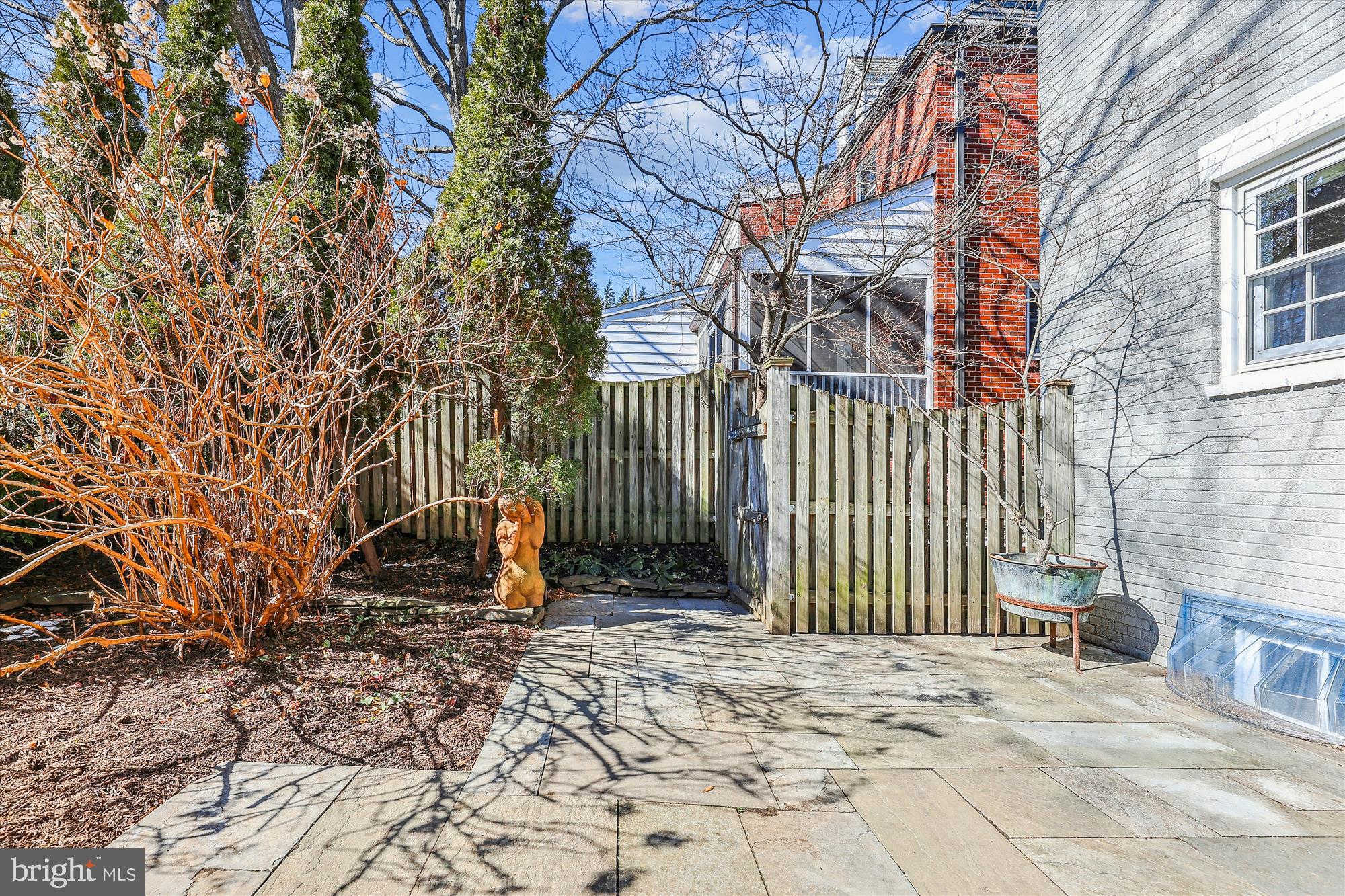 4522 Albemarle St NW