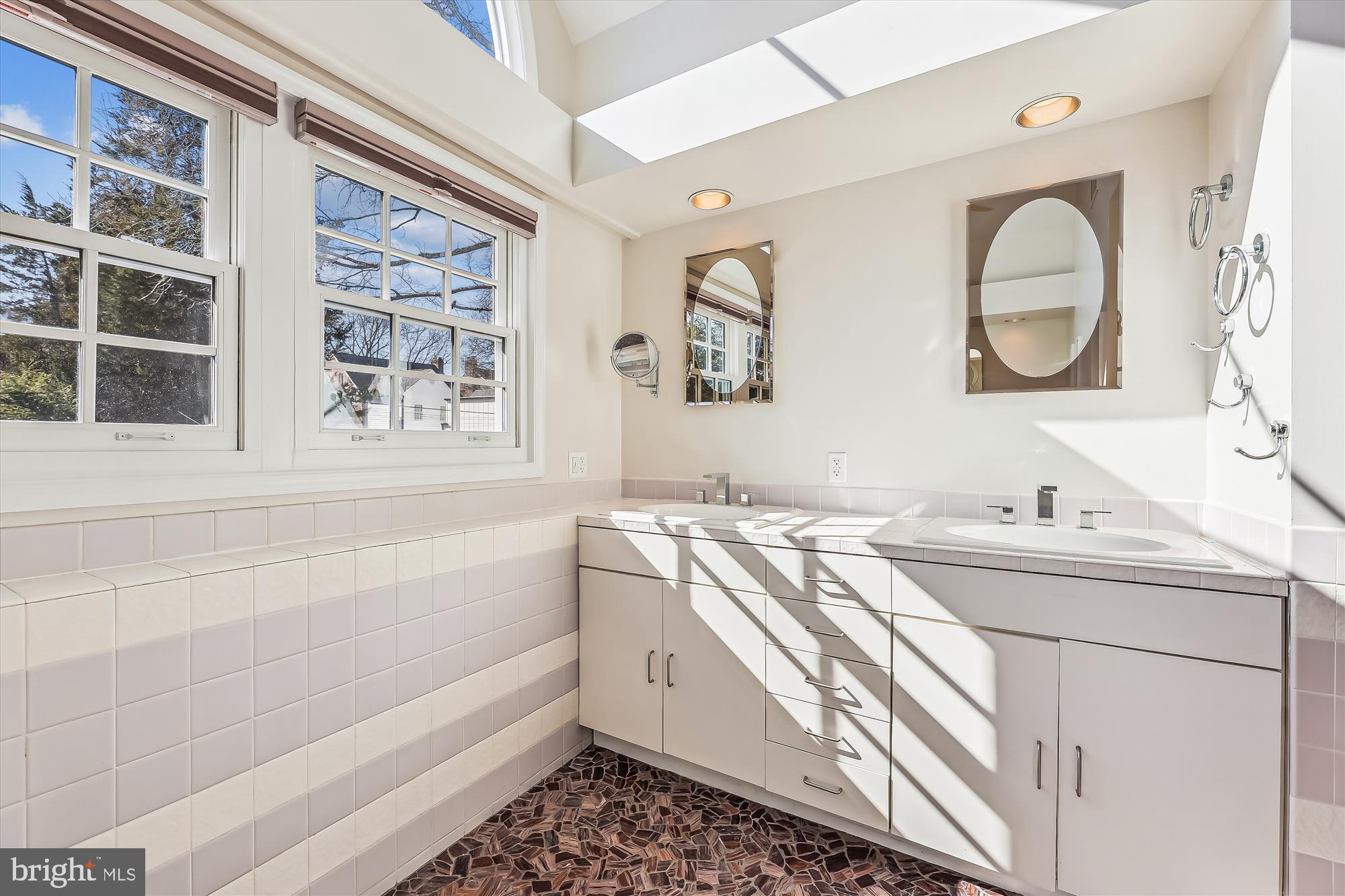 4522 Albemarle St NW