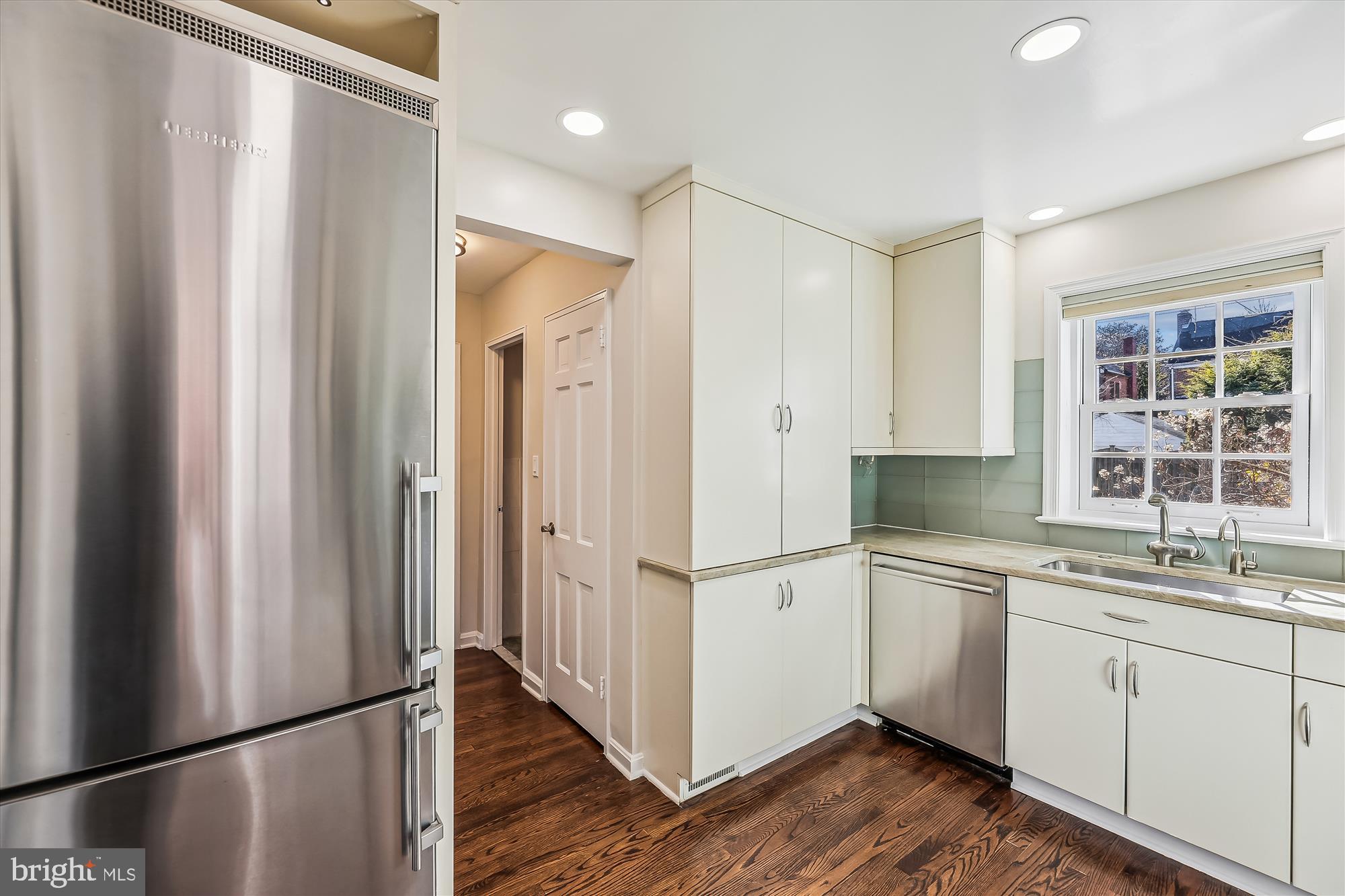 4522 Albemarle St NW