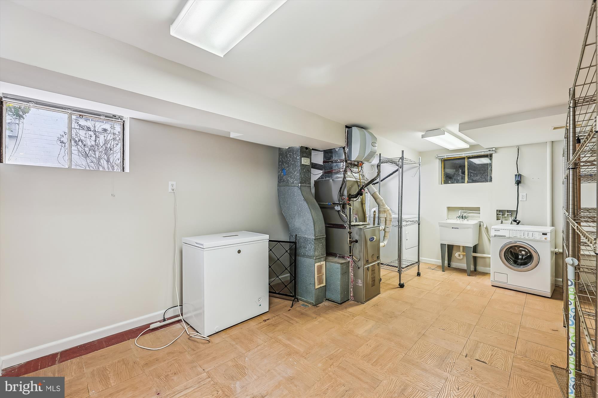 4522 Albemarle St NW