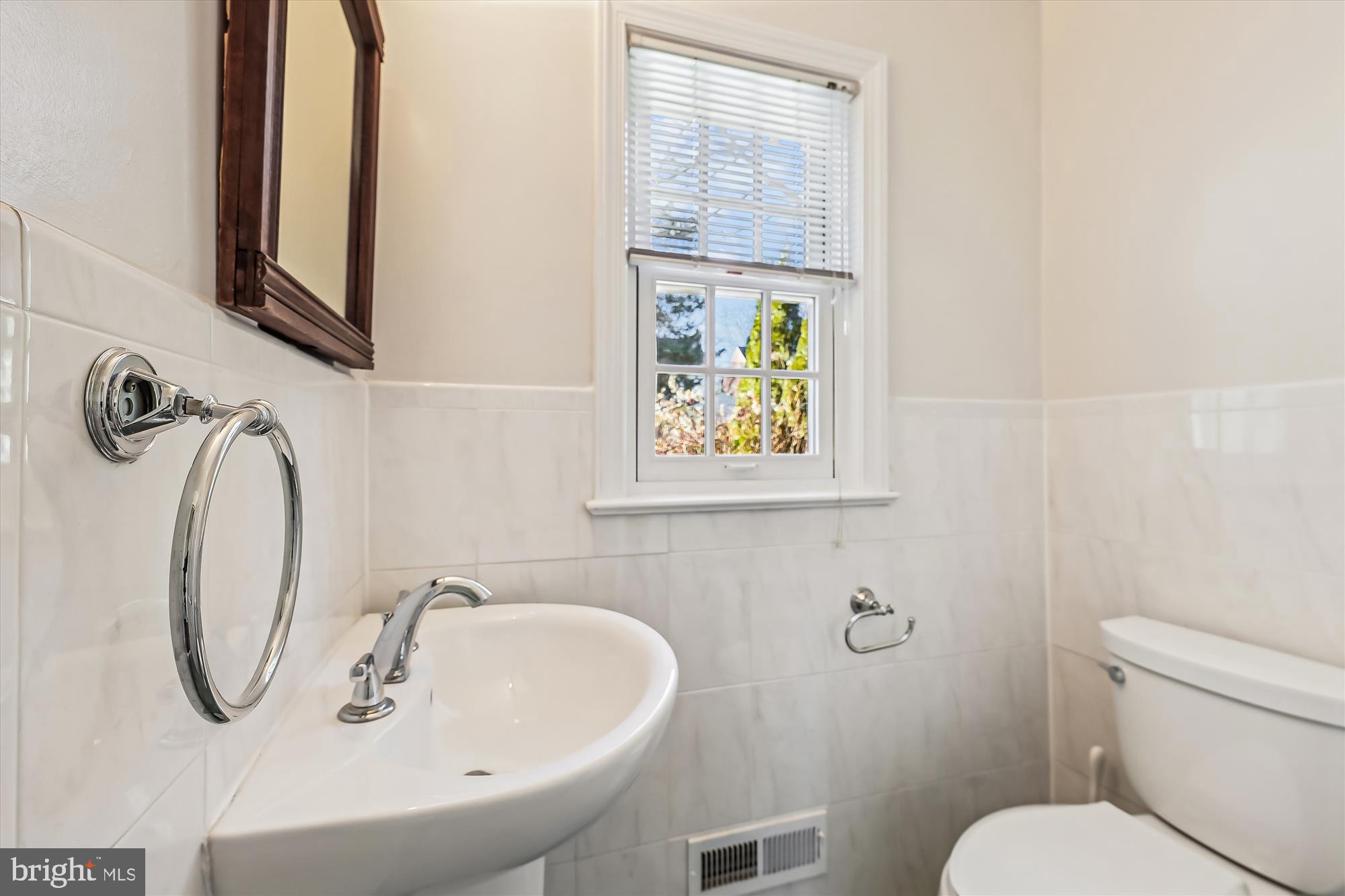 4522 Albemarle St NW