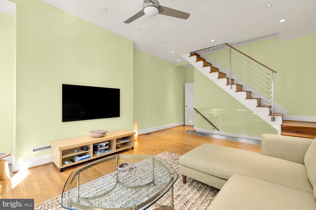 1407 Columbia St NW