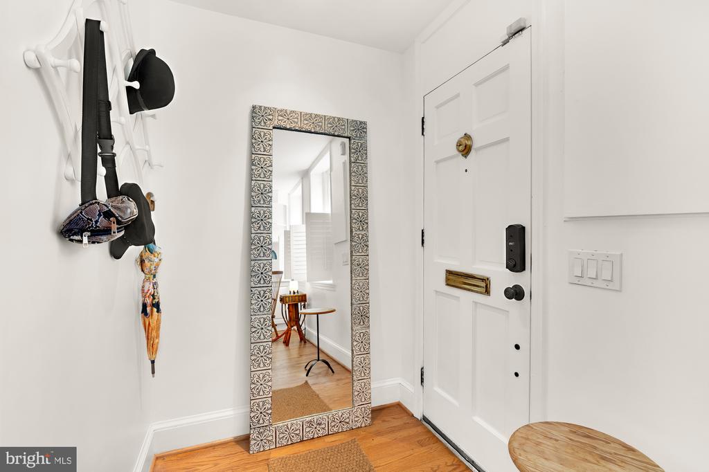 1407 Columbia St NW