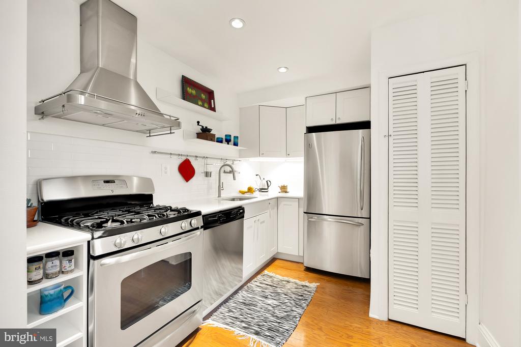 1407 Columbia St NW