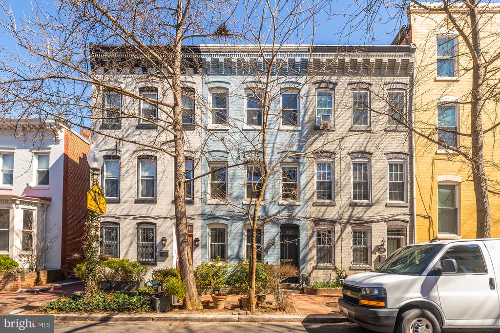 1407 Columbia St NW