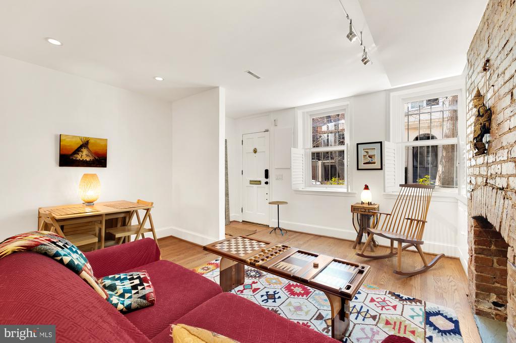 1407 Columbia St NW