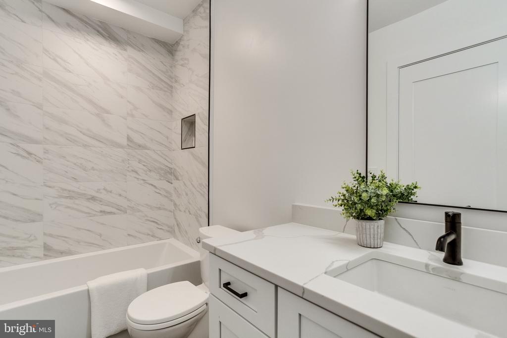 646 NEWTON PLACE NW Unit: 303
