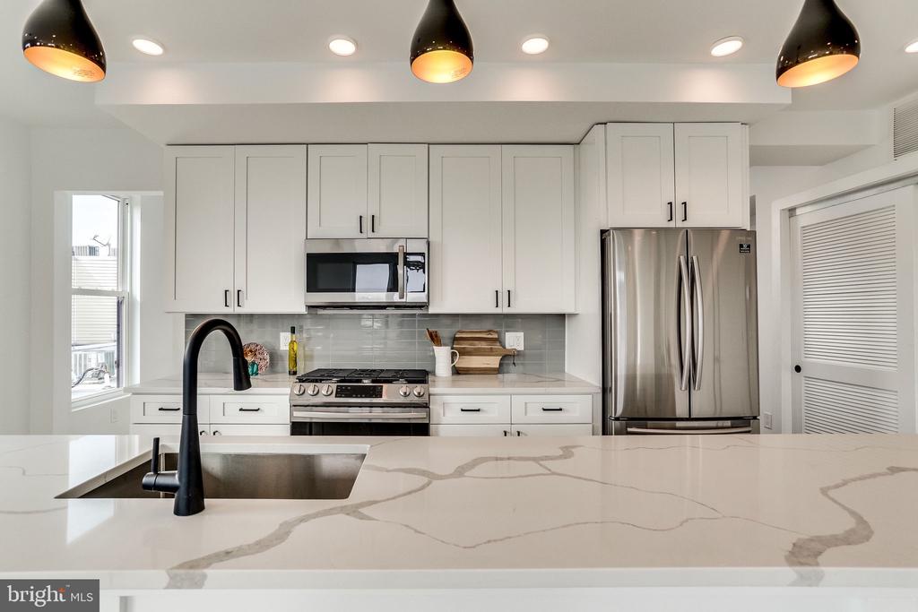 646 NEWTON PLACE NW Unit: 303