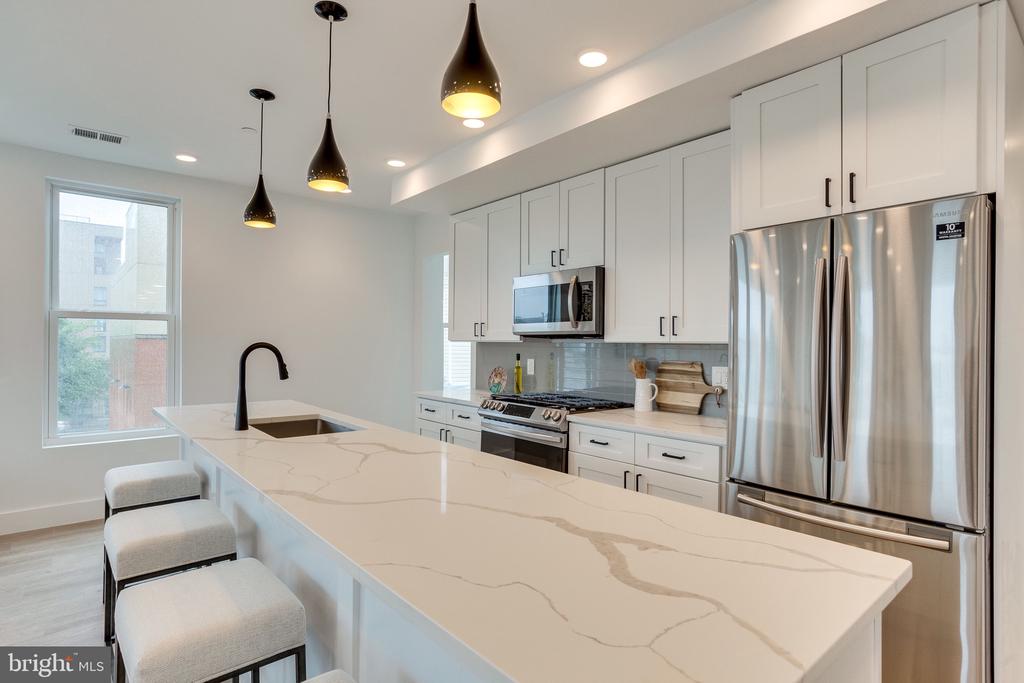 646 NEWTON PLACE NW Unit: 303