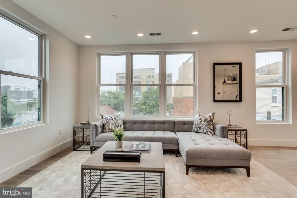 646 NEWTON PLACE NW Unit: 303