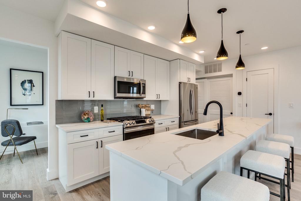 646 NEWTON PLACE NW Unit: 303