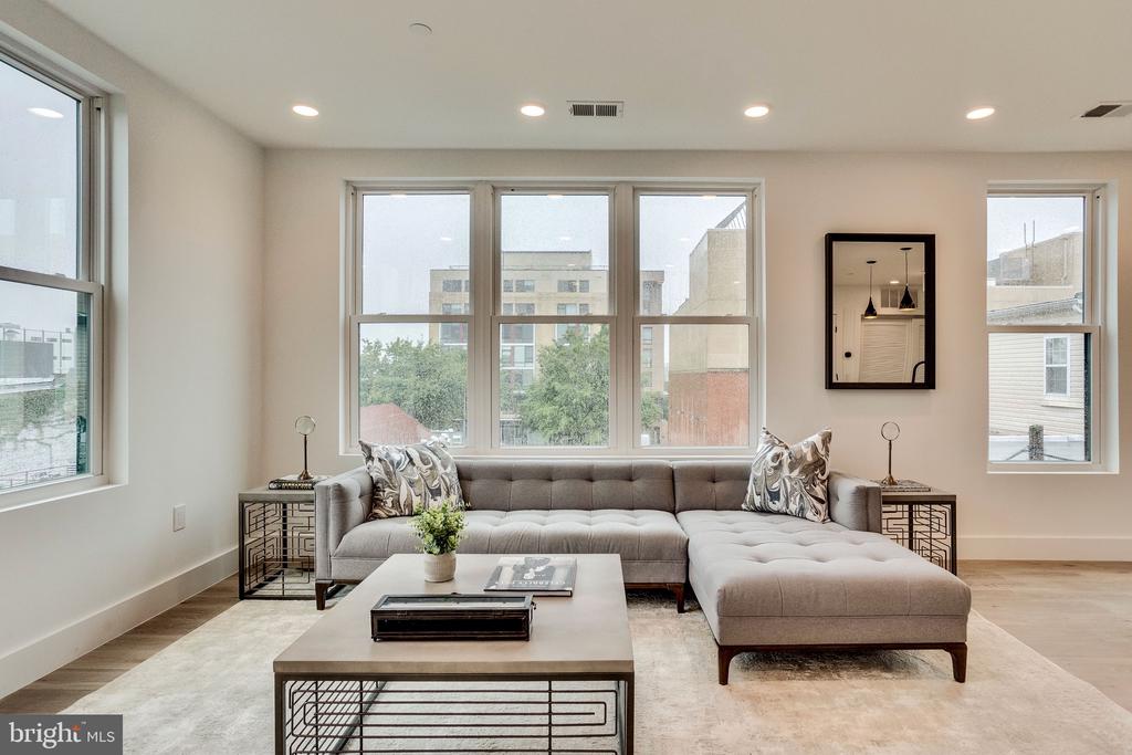 646 NEWTON PLACE NW Unit: 303