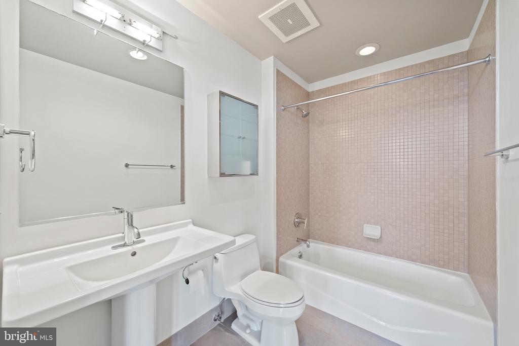 2125 14TH STREET NW Unit: 702