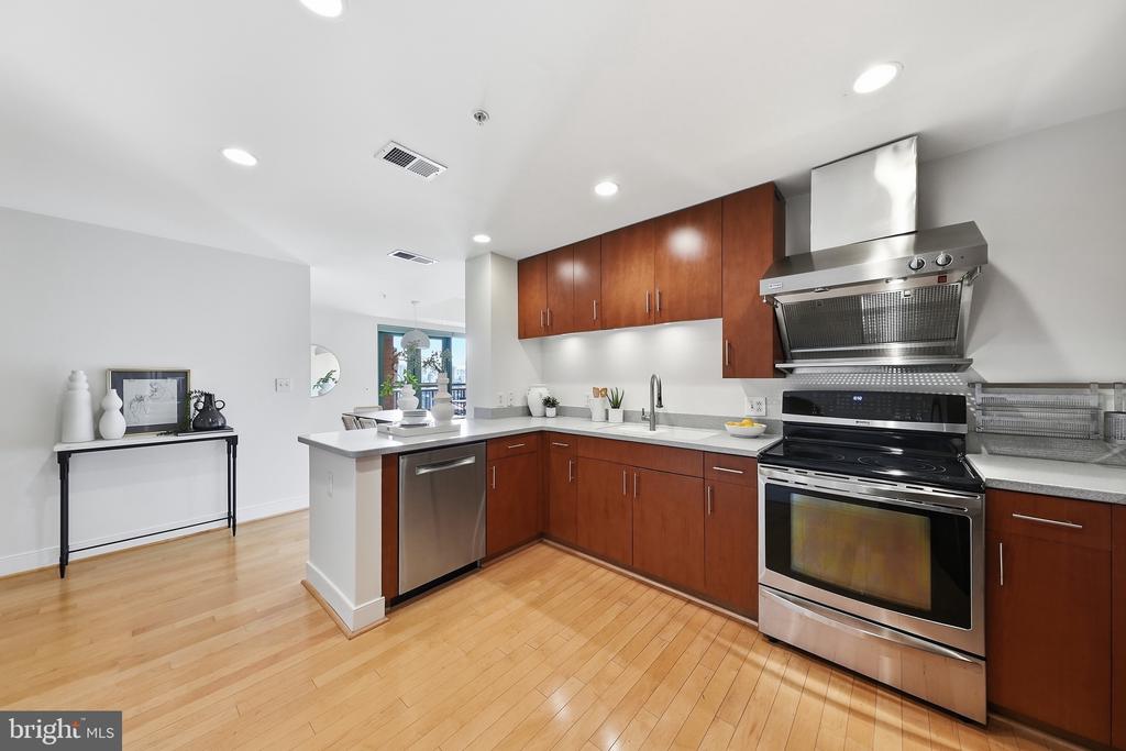 910 M STREET NW Unit: 630