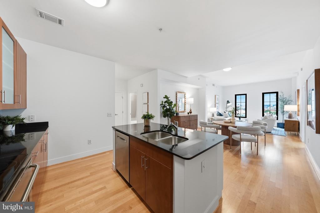 910 M STREET NW Unit: 1112