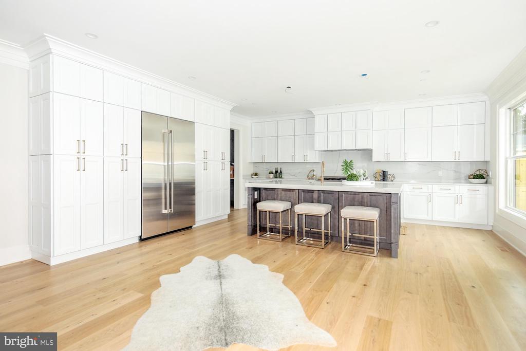 7117 W Greenvale Pkwy