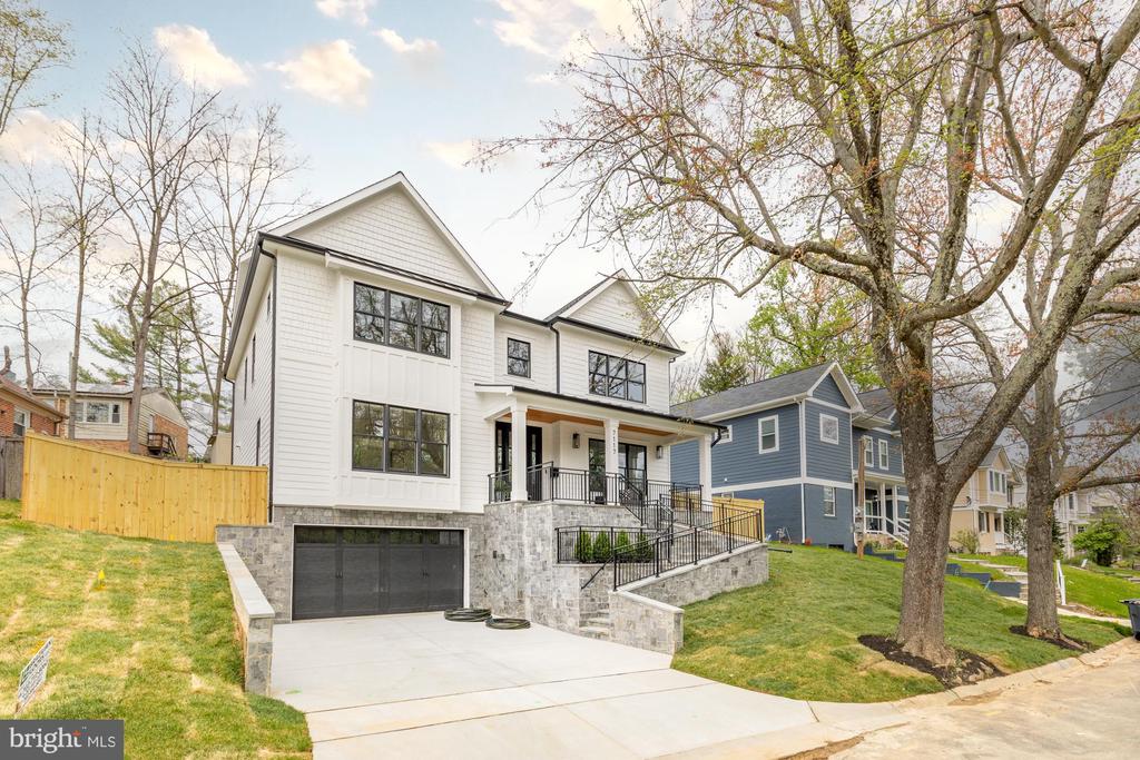 7117 W Greenvale Pkwy