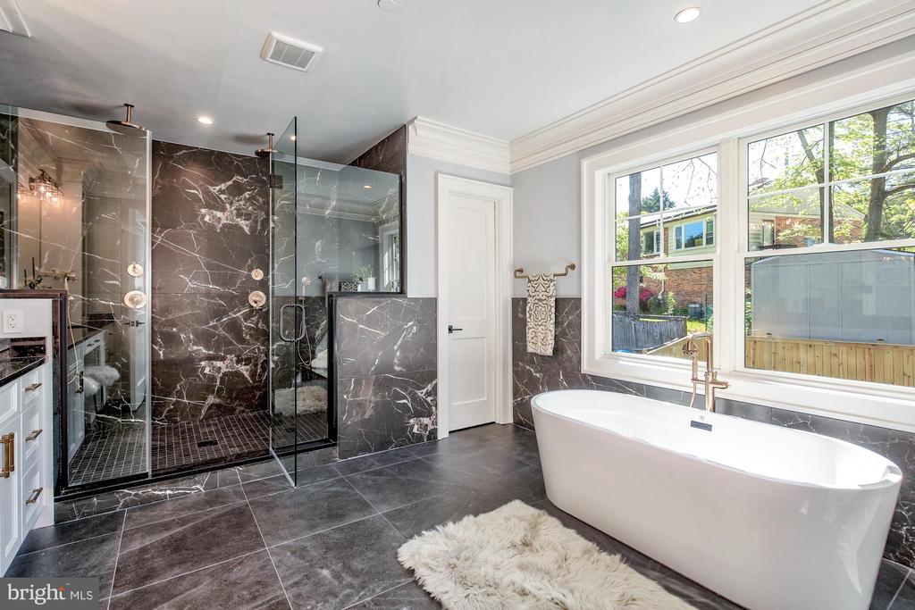 7117 W Greenvale Pkwy