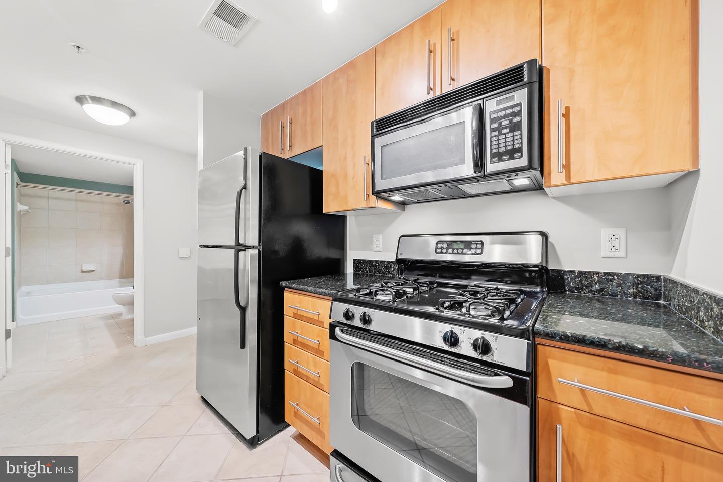 1021 N Garfield St #B28