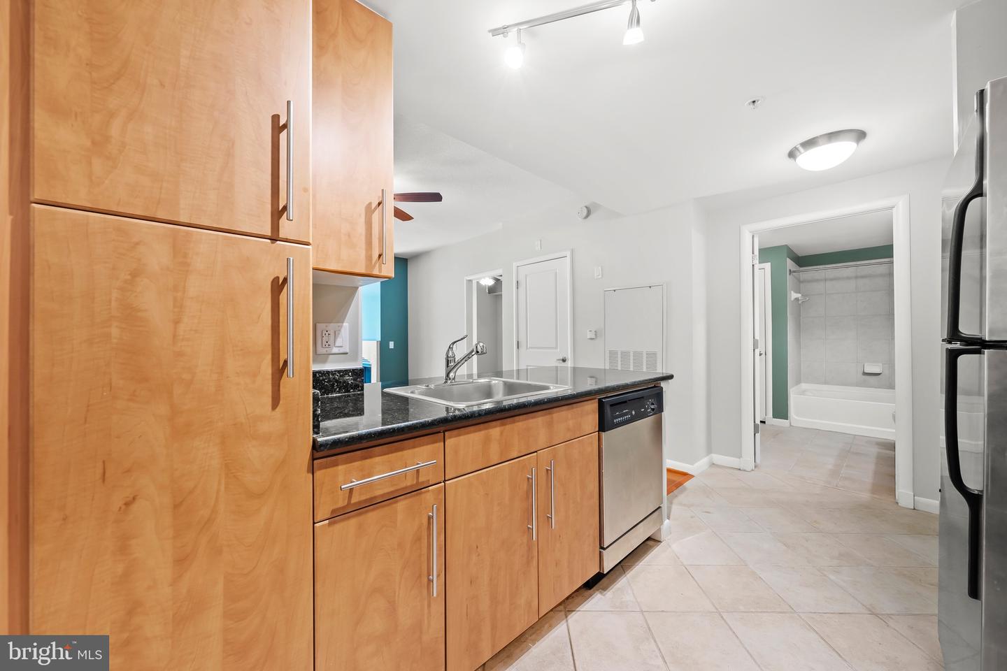 1021 N Garfield St #B28