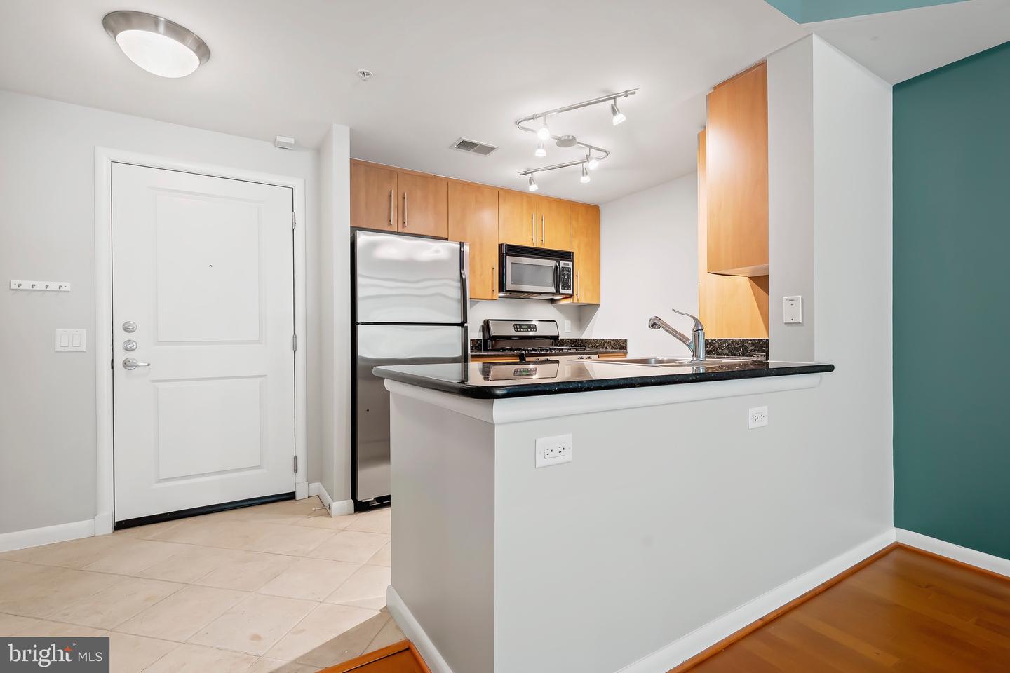 1021 N Garfield St #B28