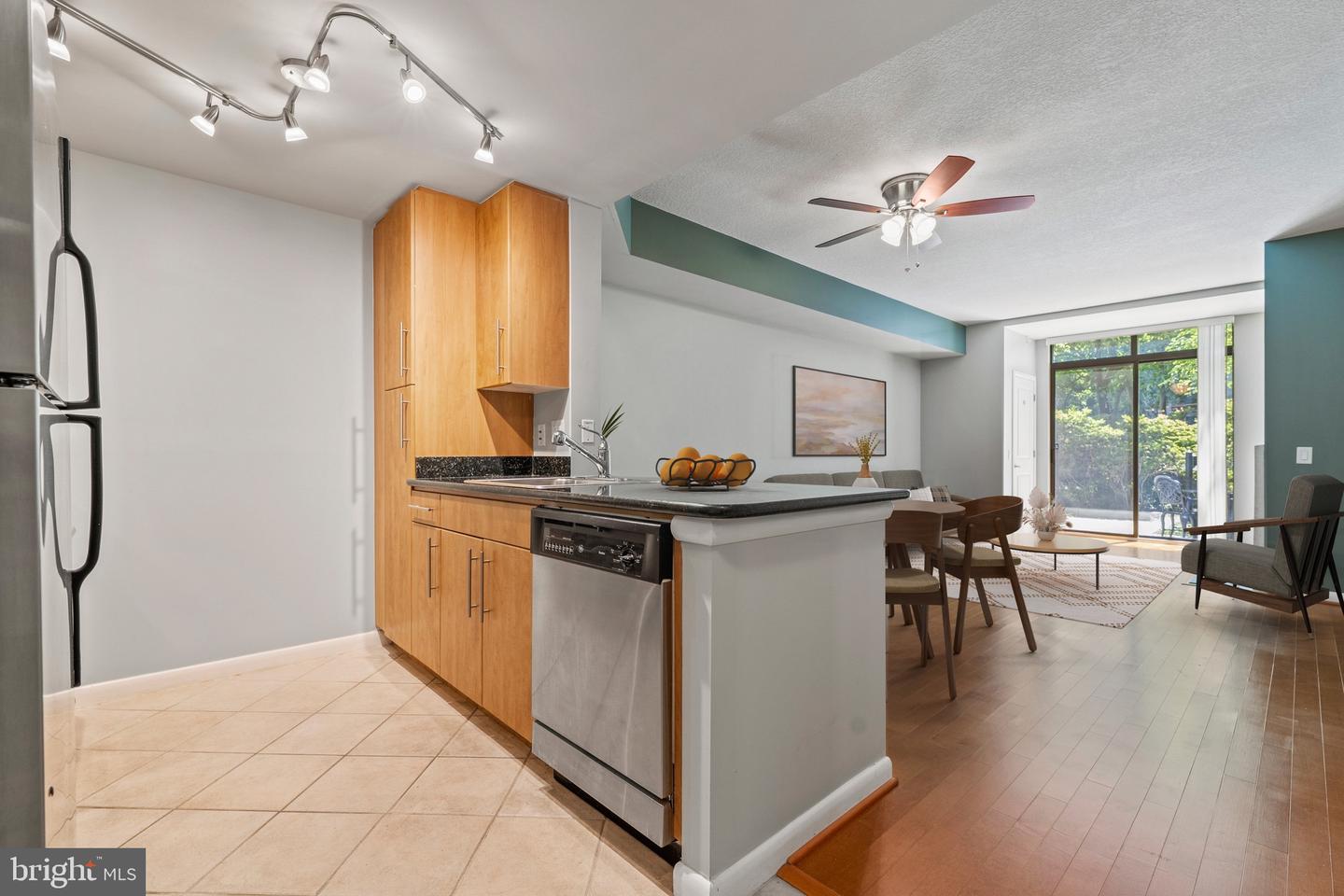 1021 N Garfield St #B28