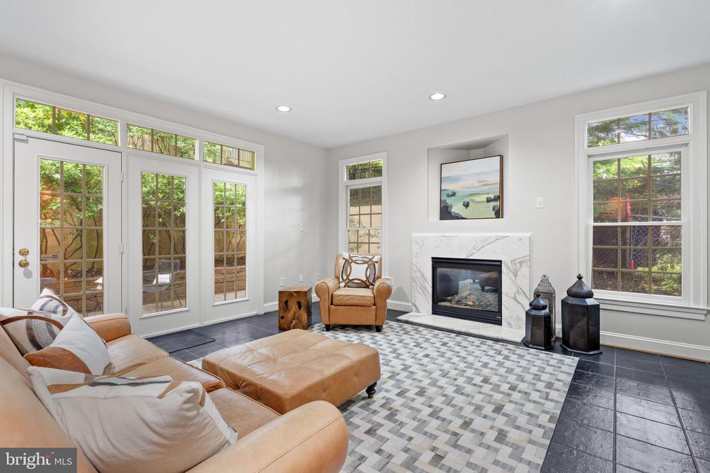 3929 VACATION LANE