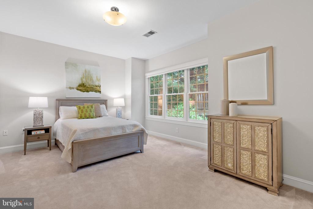3929 VACATION LANE