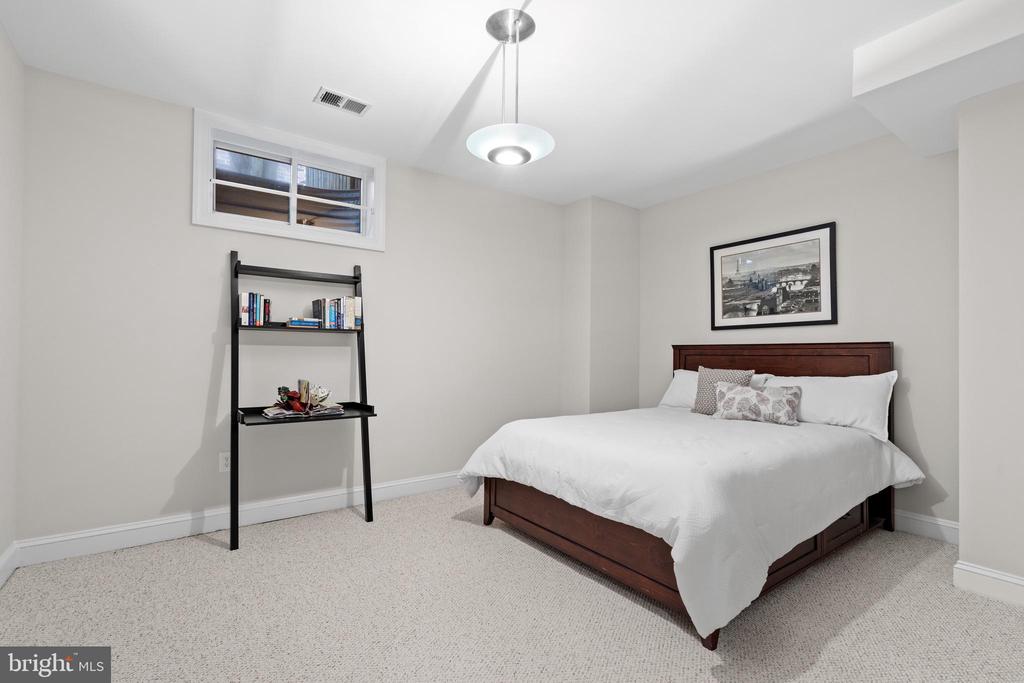 3929 VACATION LANE