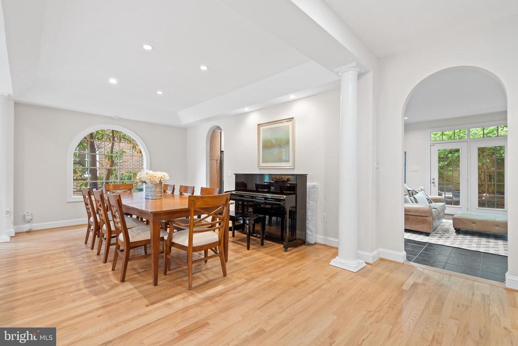 3929 VACATION LANE