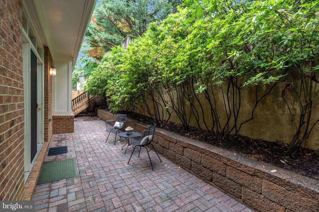 3929 VACATION LANE