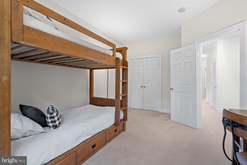 3929 VACATION LANE
